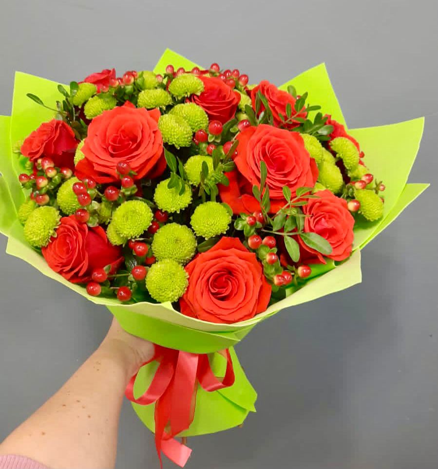 Букет цветов из: Хризантемы и Розы в Пятигорске