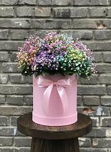 Цветочная композиция из Гипсофила и Розы в шляпной коробке в Пятигорске