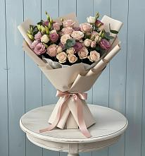 Букет цветов из:  Розы и Лизиантусы в Пятигорске
