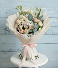 Букет цветов из:  Розы и Лизиантусы в Пятигорске