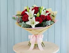 Букет цветов из:  Лилии и Розы в Пятигорске