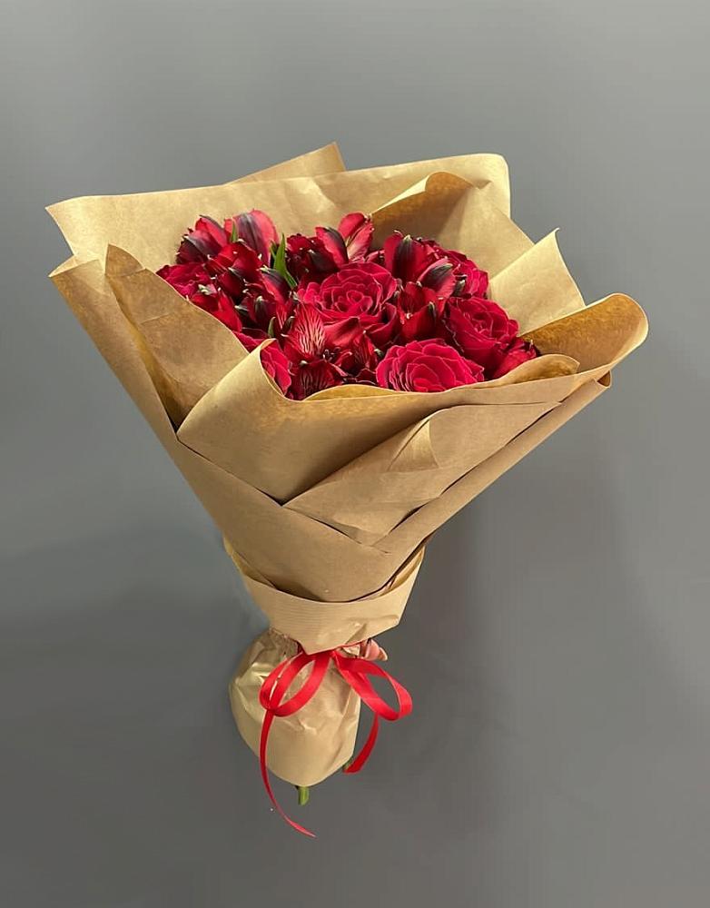 Букет цветов из: Альстромерии и Розы в Пятигорске