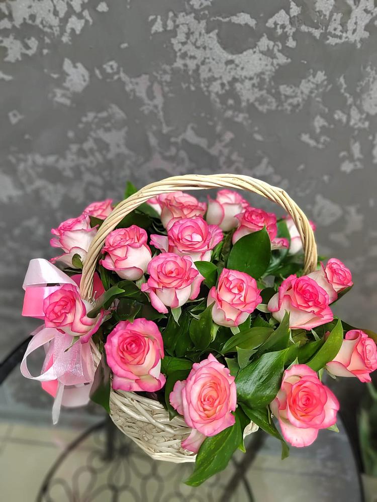 Цветочная композиция из Розы в корзине в Пятигорске