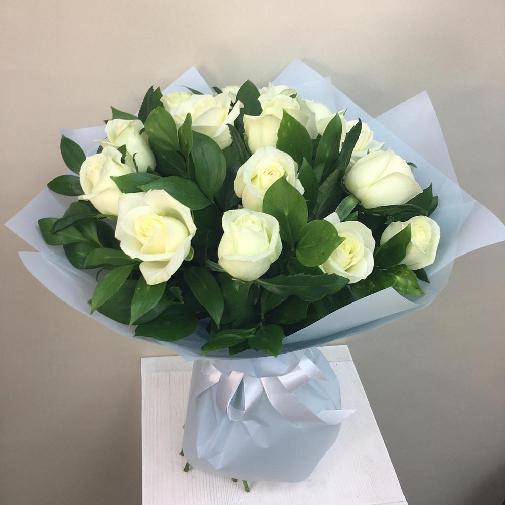 Букет 15 Белых роз Проуд в Пятигорске