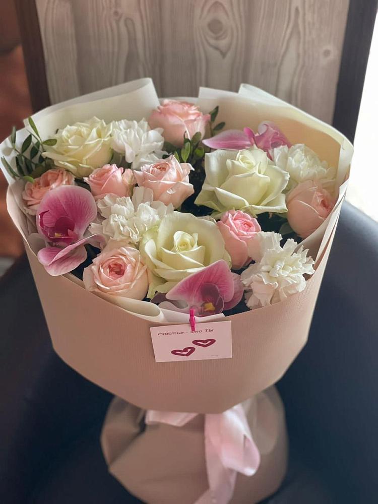 Букет цветов из: Орхидеи, Розы и Гвоздики в Пятигорске