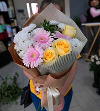 Букет цветов из:  Герберы, Розы и Хризантемы в Пятигорске