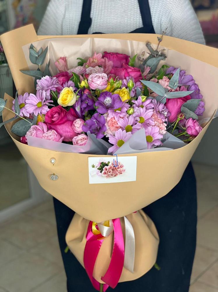 Букет цветов из: Хризантемы, Гвоздики и Альстромерии в Пятигорске