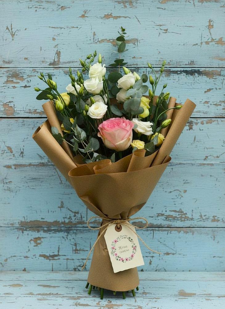 Букет цветов из: Розы и Лизиантусы в Пятигорске