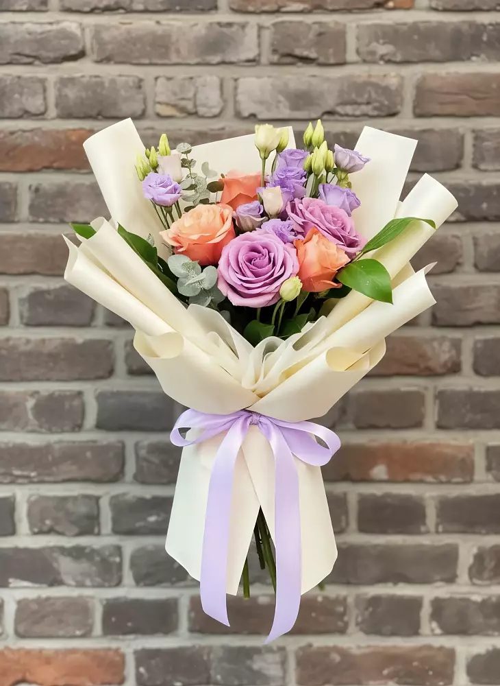 Букет цветов из: Лизиантусы и Розы в Пятигорске