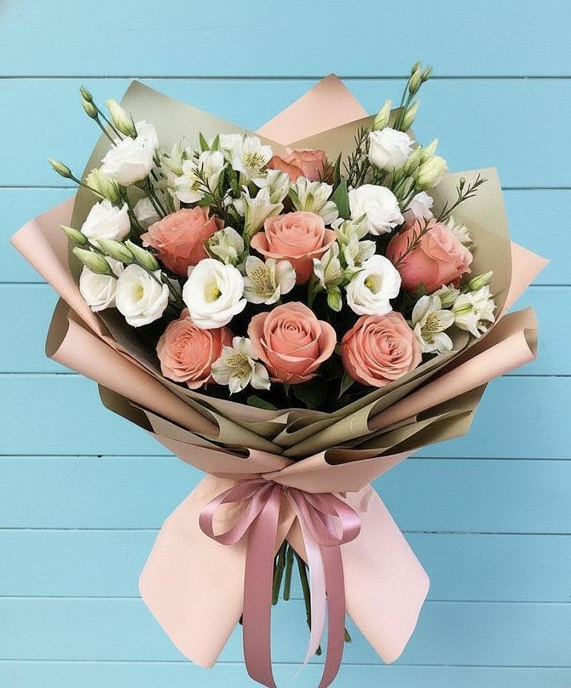 Букет цветов из: Розы, Альстромерии и Лизиантусы в Пятигорске