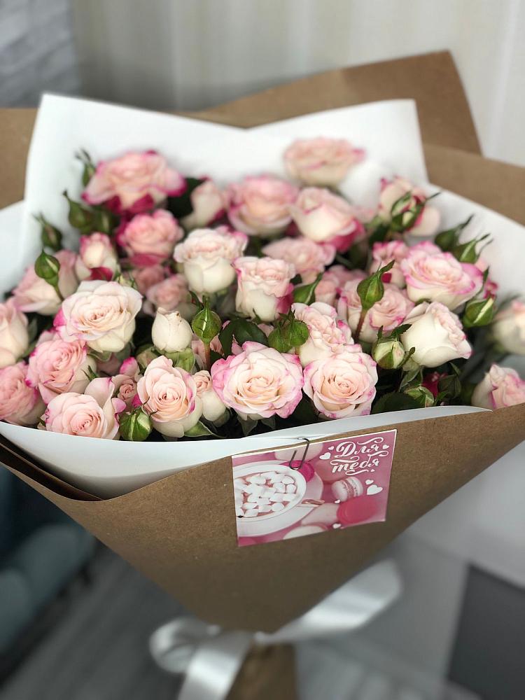 Букет цветов из: Розы в Пятигорске