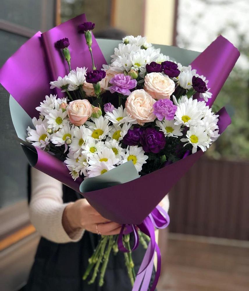 Букет цветов из: Хризантемы, Гвоздики и Розы в Пятигорске