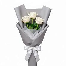 Букет 3 белые розы в Пятигорске