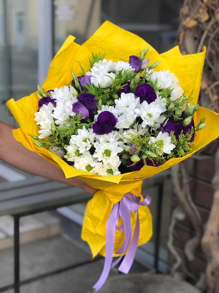 Букет цветов из: Ирисы, Хризантемы и Ромашки в Пятигорске