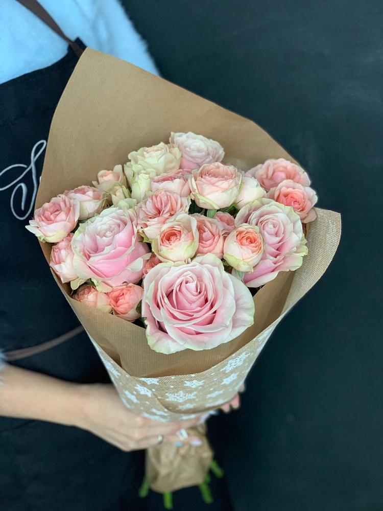 Букет цветов из: Хризантемы и Розы в Пятигорске