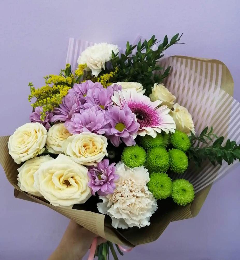 Букет цветов из: Хризантемы, Розы, Гвоздики и Герберы в Пятигорске