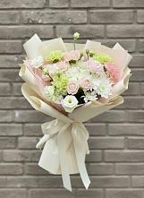 Букет цветов из:  Гвоздики, Розы, Лизиантусы и Хризантемы в Пятигорске