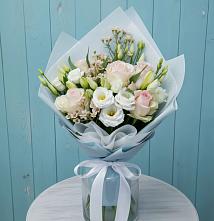 Букет цветов из:  Розы и Лизиантусы в Пятигорске