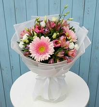 Букет цветов из:  Герберы, Альстромерии и Лизиантусы в Пятигорске