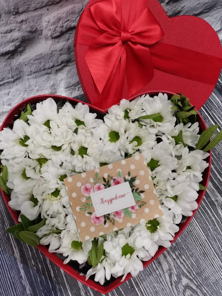 Цветочная композиция из Хризантемы в виде сердца в Пятигорске