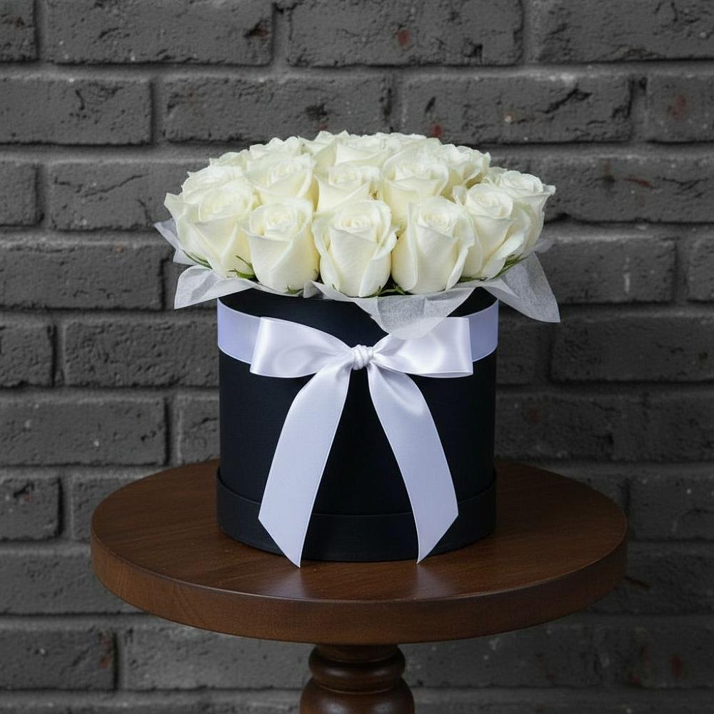 Цветочная композиция из Розы в шляпной коробке в Пятигорске