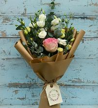 Букет цветов из:  Розы и Лизиантусы в Пятигорске