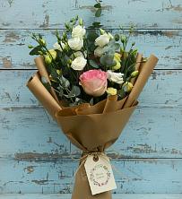 Букет нежный привет в Пятигорске Букет цветов из:  Розы и Лизиантусы в Пятигорске