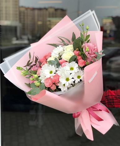 Букет цветов из: Розы, Лизиантусы и Хризантемы в Пятигорске