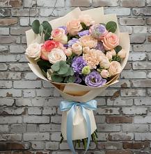 Букет Феерия в Пятигорске Букет цветов из:  Розы, Лизиантусы и Гвоздики в Пятигорске