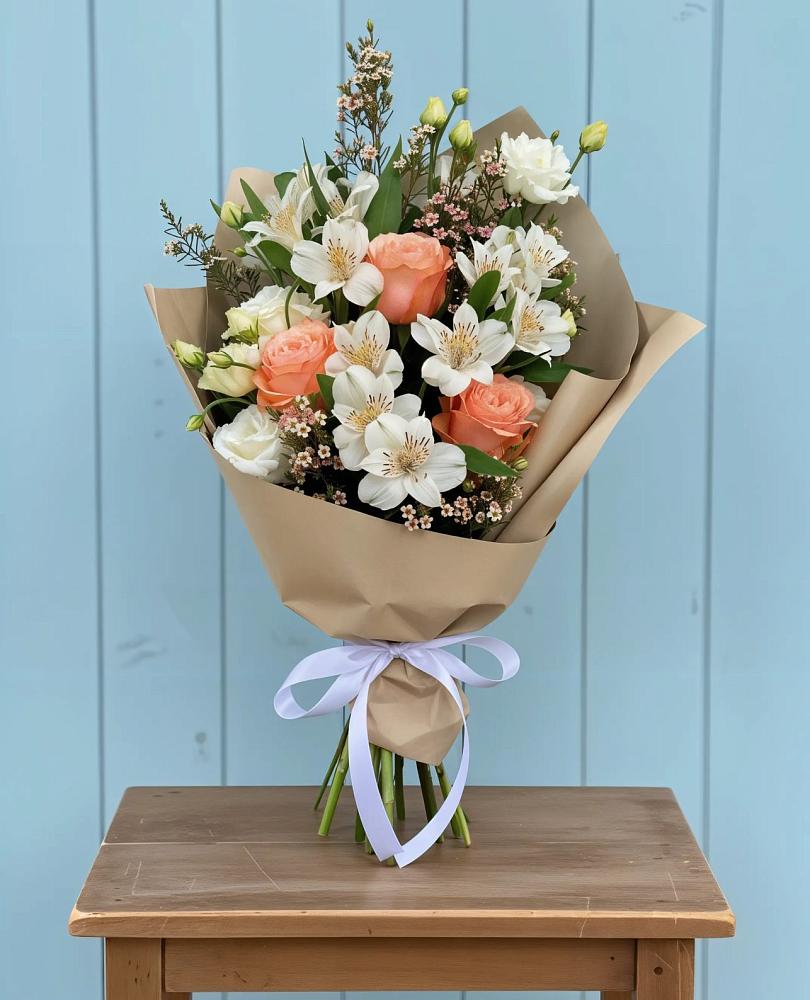 Букет цветов из: Альстромерии, Лизиантусы, Розы и Хризантемы в Пятигорске